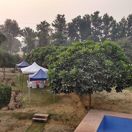 Club Awara Holiday Resort Manesar Esterno foto