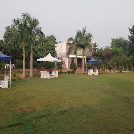 Club Awara Holiday Resort Manesar Esterno foto