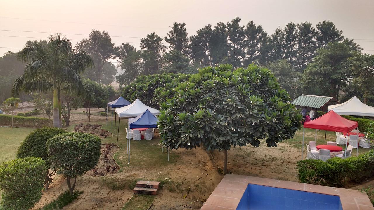 Club Awara Holiday Resort Manesar Esterno foto